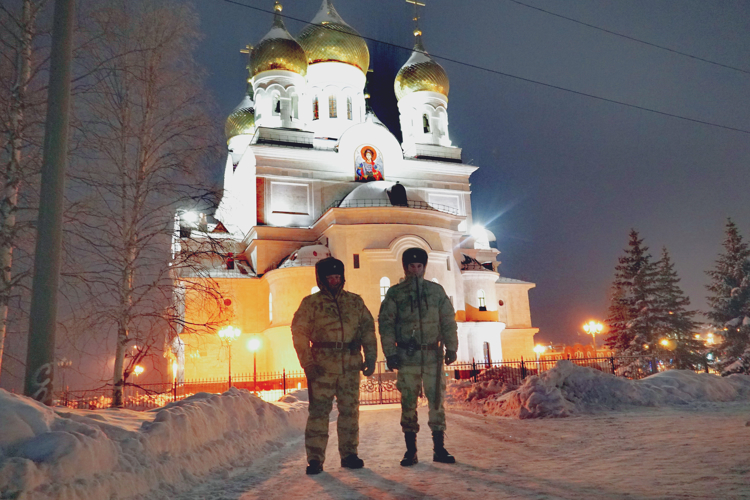 Росгвардейцы приняли участие в обеспечении безопасного празднования Рождества в Архангельске и Коряжме