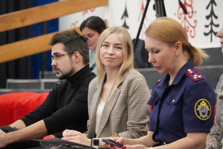 Представителя пресс-службы Управления Росгвардии по Архангельской области отметили благодарностью Российского общества «Знание»