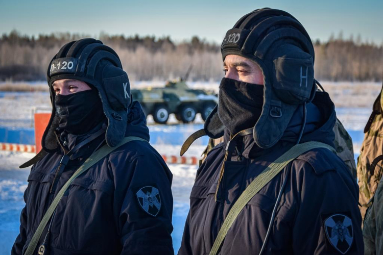 Росгвардейцы из Архангельска приняли участие в боевых стрельбах под Санкт-Петербургом