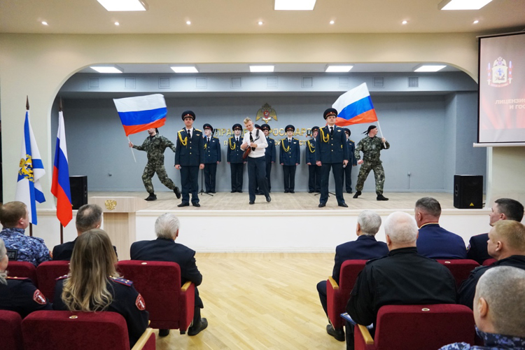 В Архангельске сотрудники подразделений госконтроля и ЛРР Росгвардии отметили профессиональный праздник