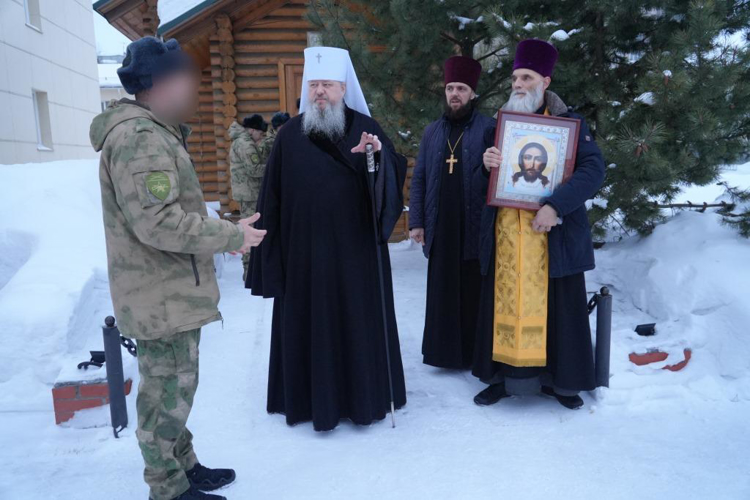 Митрополит Архангельский вручил икону отряду спецназначения «Ратник» Росгвардии