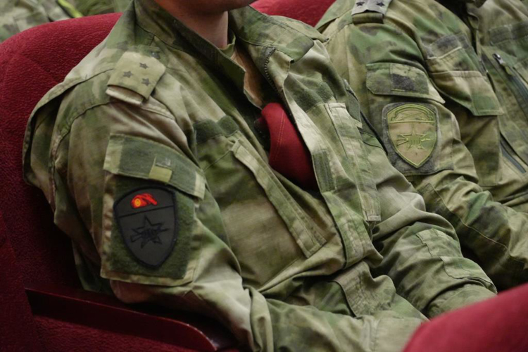 Митрополит Архангельский вручил икону отряду спецназначения «Ратник» Росгвардии