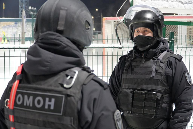 При содействии Росгвардии обеспечена безопасность матча чемпионата России по хоккею с мячом в Архангельске