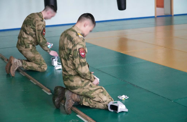 В архангельском отряде спецназа «Ратник» Росгвардии получили войсковой опыт курсанты из Новосибирска