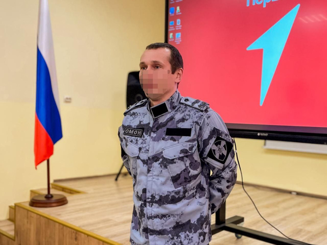 Офицер ОМОН «Скорпион» Росгвардии рассказал архангельским школьникам о героизме бойцов ведомства