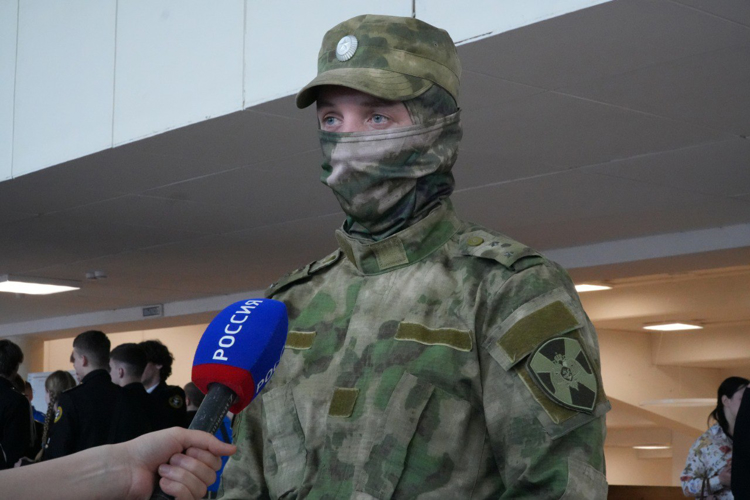 Военнослужащий Росгвардии – участник СВО стал почётным гостем на церемонии закрытия военно-патриотической игры в Архангельске