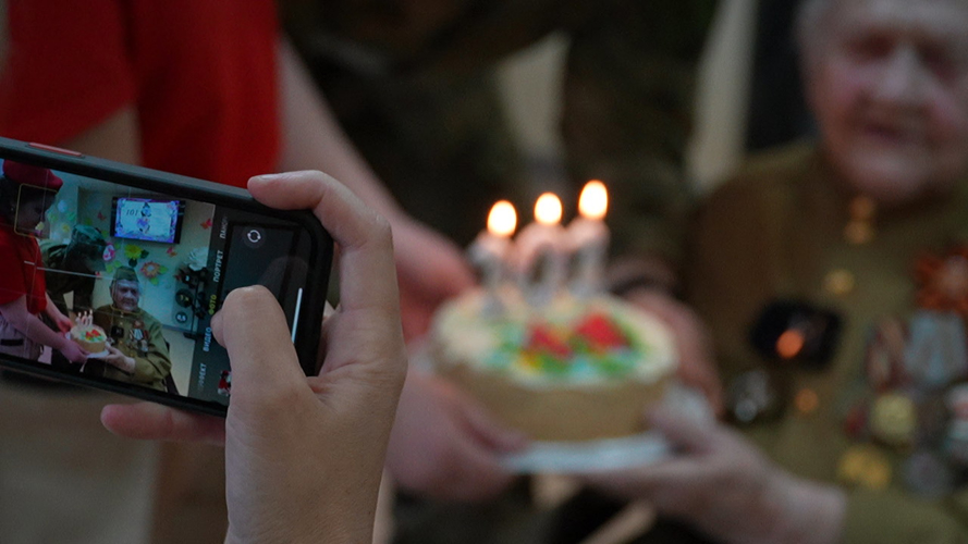 Военнослужащие Росгвардии поздравили ветерана с 101-летием и предстоящим Днём Победы