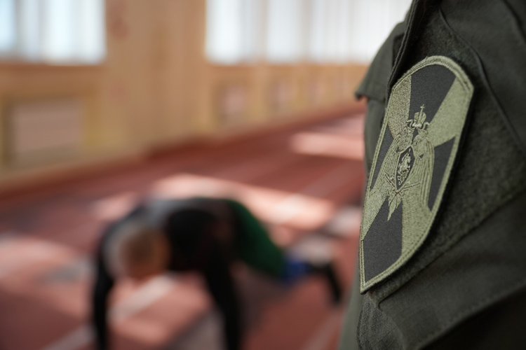 В Архангельске прошли испытания на право ношения знака отличия спецподразделений Росгвардии
