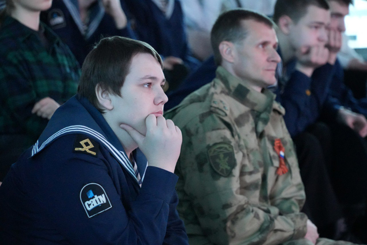 Замначальника теруправления Росгвардии рассказал архангельской молодёжи об удостоенных звания Герой России росгвардейцах