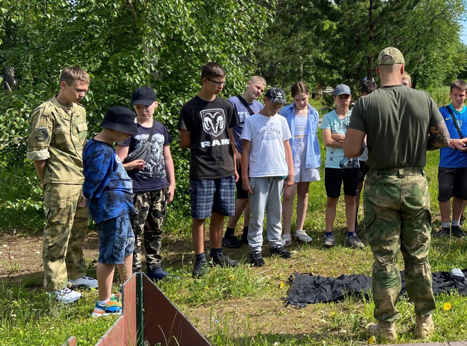Военнослужащие отряда «Ратник» провели для ребят военно - медицинскую игру