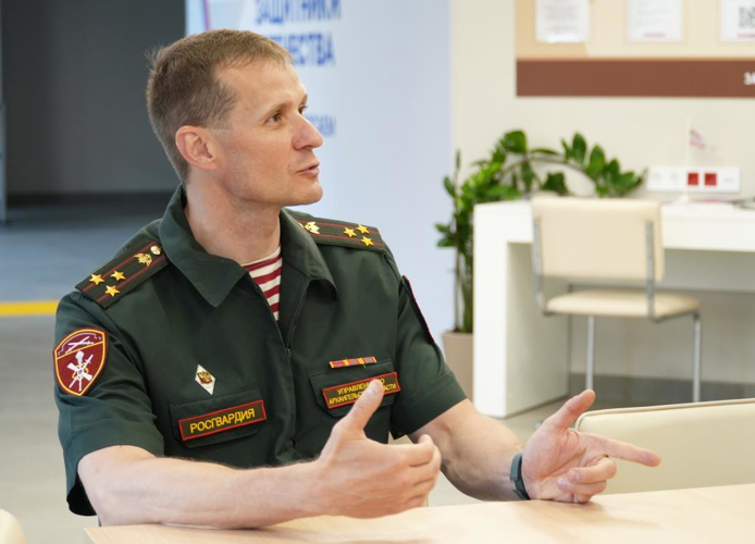 Офицер Росгвардии обсудил вопросы сотрудничества с руководителем Архангельского госфонда «Защитники Отечества»
