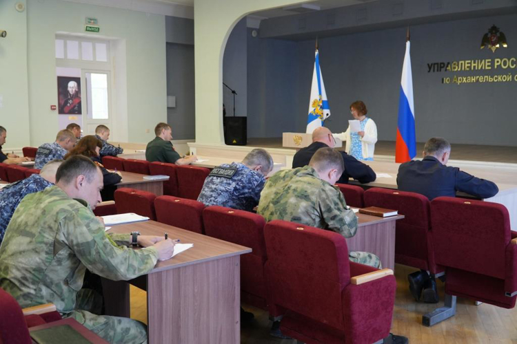 В Архангельске сотрудники и военнослужащие Росгвардии написали диктант по русскому языку