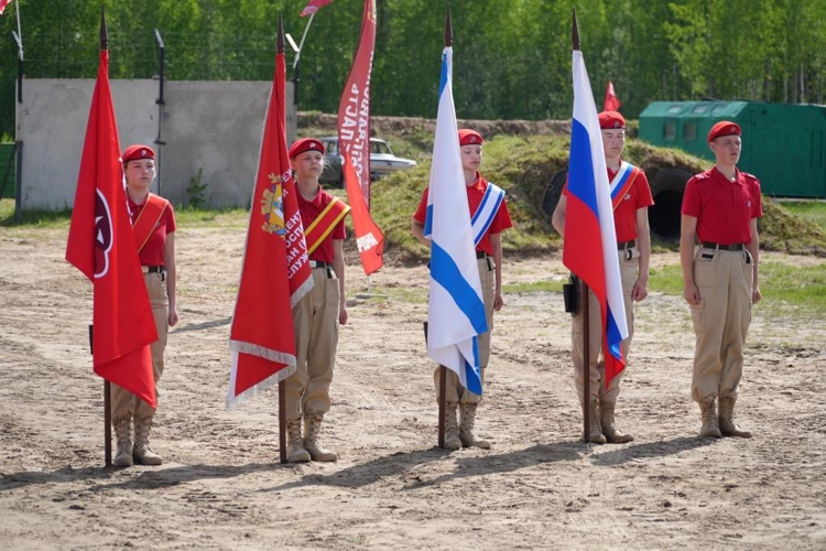 Под руководством бойцов отряда «Ратник» Росгвардии архангельские школьники участвуют в военно-спортивной игре   