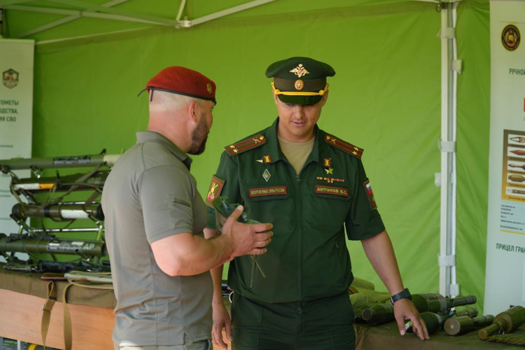 Под руководством бойцов отряда «Ратник» Росгвардии архангельские школьники участвуют в военно-спортивной игре   