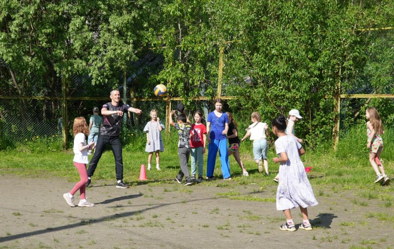 Росгврадейцы провели зарядку для архангельских школьников