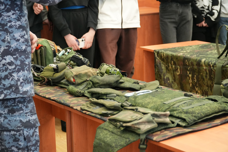 Управление Росгвардии по Архангельской области посетили студенты техникума