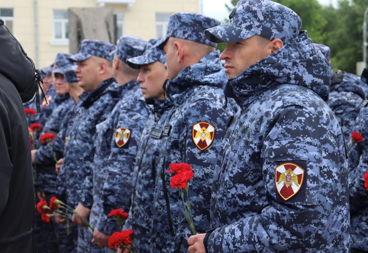 В столице Поморья представители Росгвардии присоединились к мероприятиям, посвященным Дню памяти и скорби