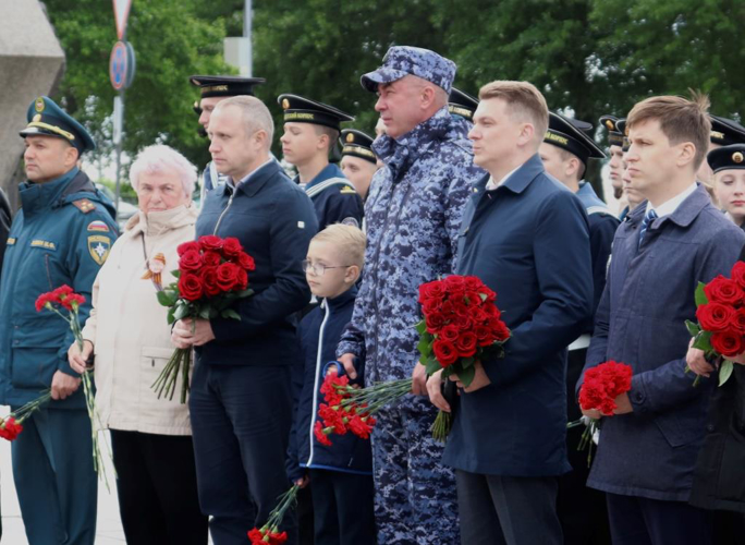 В столице Поморья представители Росгвардии присоединились к мероприятиям, посвященным Дню памяти и скорби