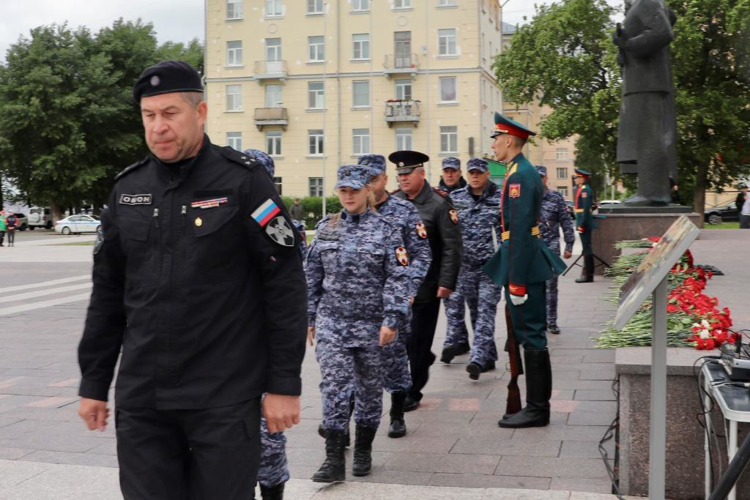 В столице Поморья представители Росгвардии присоединились к мероприятиям, посвященным Дню памяти и скорби