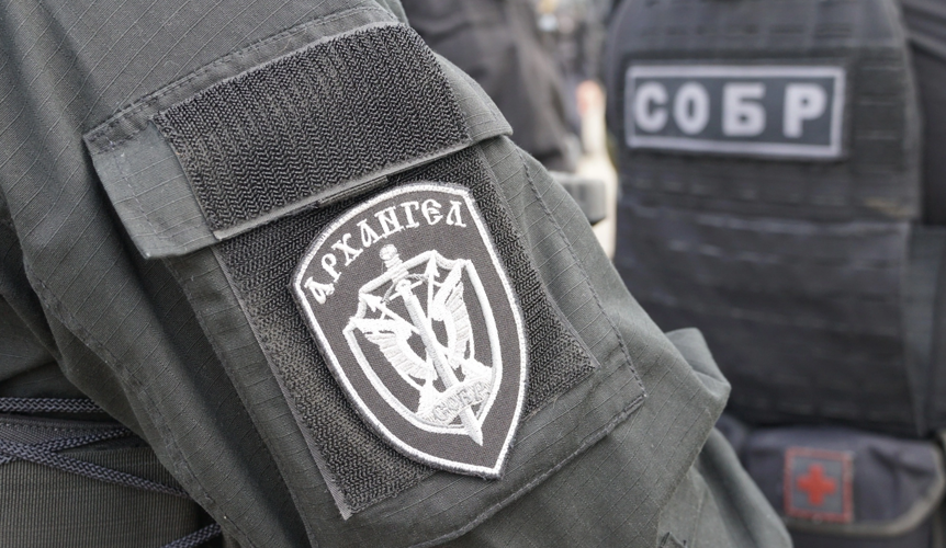 В Архангельской области СОБР Росгвардии проведена спецоперация по задержанию распространителей особо крупной партии наркотиков