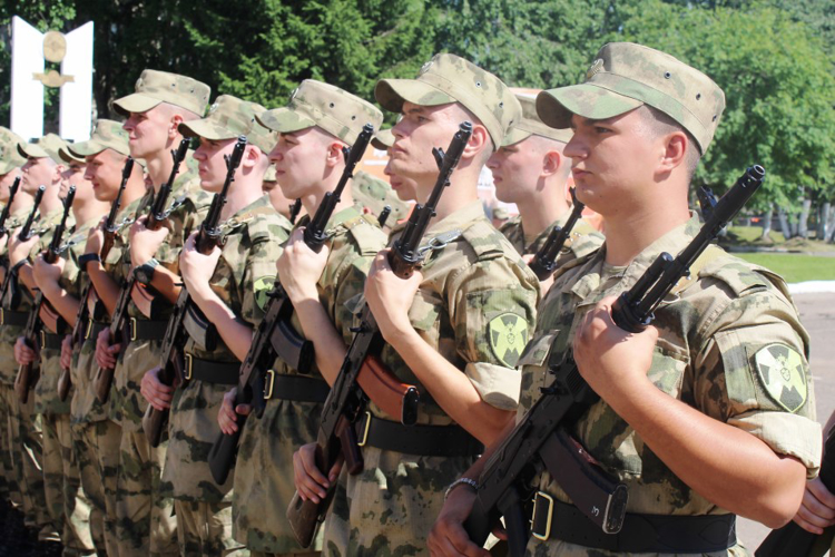 Призывники из Архангельской области приняли военную присягу в Сыктывкаре