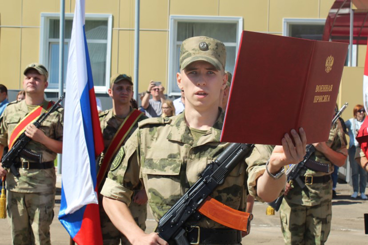 Призывники из Архангельской области приняли военную присягу в Сыктывкаре
