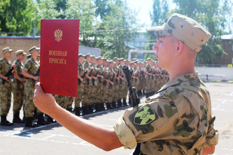 Призывники из Архангельской области приняли военную присягу в Сыктывкаре
