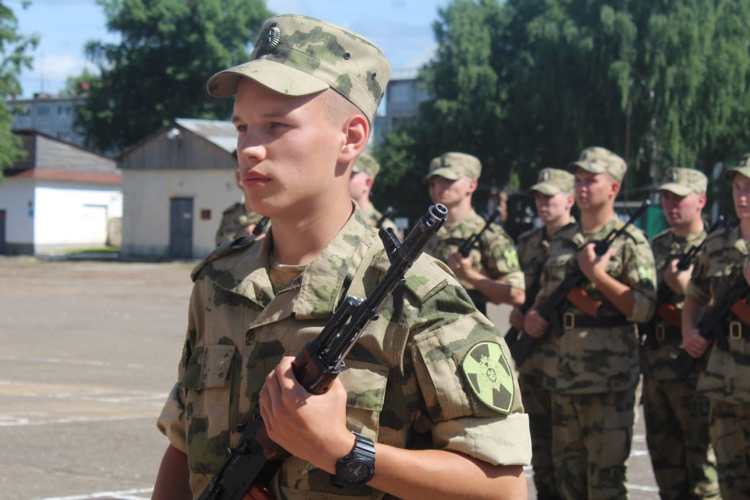 Призывники из Архангельской области приняли военную присягу в Сыктывкаре