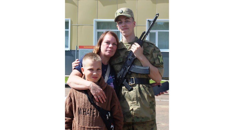 Призывники из Архангельской области приняли военную присягу в Сыктывкаре