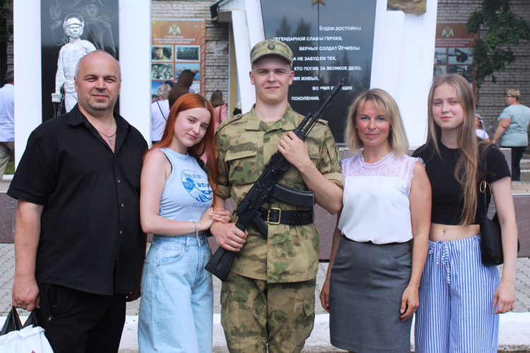 Призывники из Архангельской области приняли военную присягу в Сыктывкаре