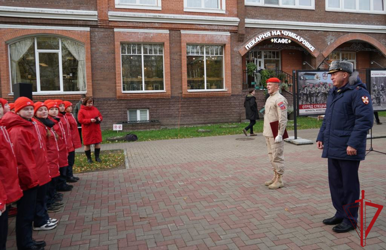 На проспекте Чумбарова-Лучинского открылась фотовыставка «Отряд спецназа «Ратник»: верность, мужество, профессионализм»