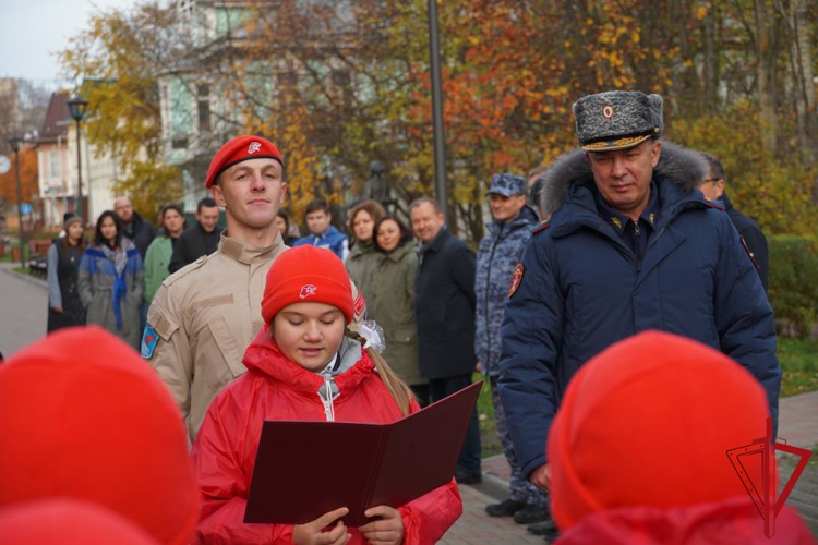 На проспекте Чумбарова-Лучинского открылась фотовыставка «Отряд спецназа «Ратник»: верность, мужество, профессионализм»