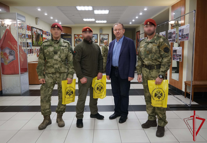 Председатель Совета регионального отделения Российского военно-исторического общества поблагодарил военнослужащих архангельского отряда спецназначения «Ратник»