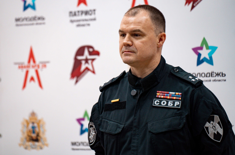 Офицеры специальных подразделений Росгвардии пообщались с архангельской молодежью