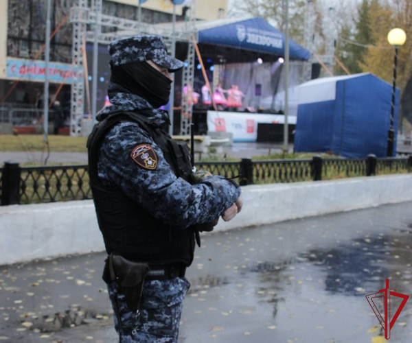 В Северодвинске росгвардейцы обеспечили охрану общественного порядка на праздновании 70-летия Центра судоремонта «Звездочка»
