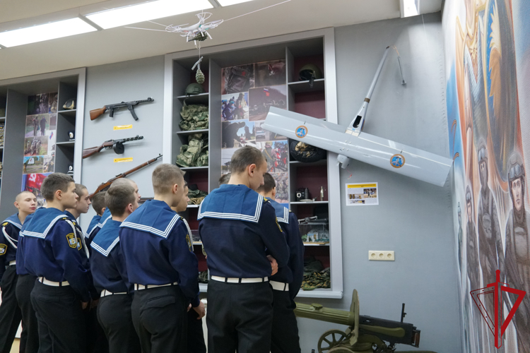 Кадеты из Архангельского морского кадетского корпуса побывали в областном Управлении Росгвардии