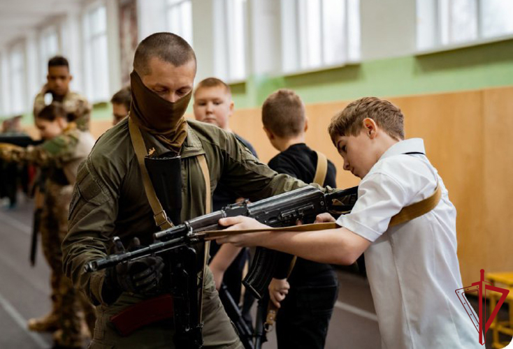 В Коряжме военнослужащие отряда спецназначения «Ратник» Росгвардии дали старт акции «Память сильнее времени»