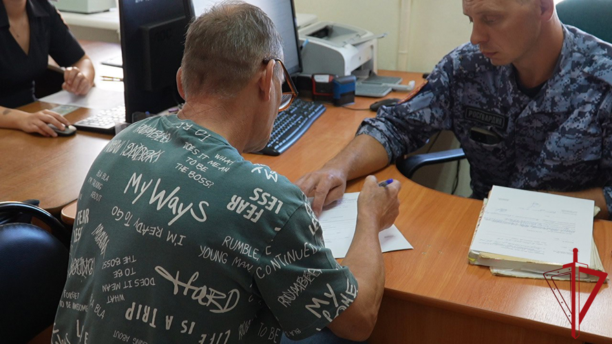 Подразделениями ЛРР Росгвардии по Архангельской области направлено около 2 тысяч единиц оружия для проверки пригодности