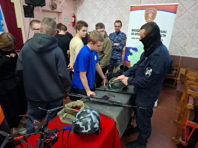 Сотрудники Росгвардии оценили действия команд студентов архангельского техникума во время военно-спортивной игры