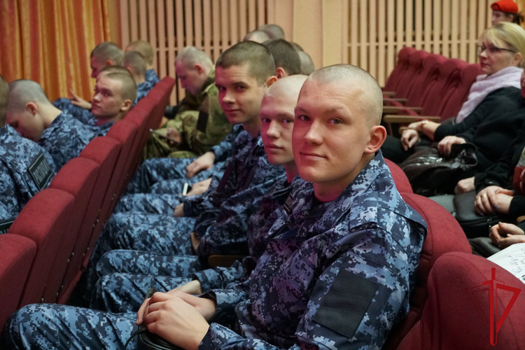 Офицер Управления Росгвардии по Архангельской области напутствовал призывников перед отправкой на службу