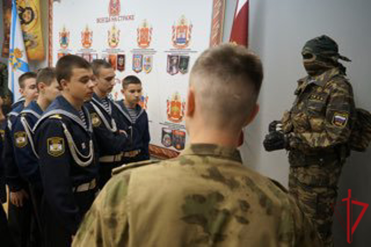 Кадеты из Архангельского морского кадетского корпуса побывали в областном Управлении Росгвардии