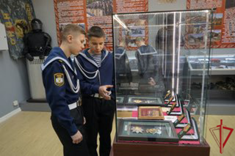 Кадеты из Архангельского морского кадетского корпуса побывали в областном Управлении Росгвардии