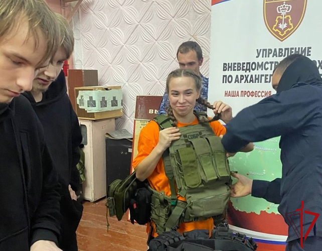 Сотрудники Росгвардии оценили действия команд студентов архангельского техникума во время военно-спортивной игры