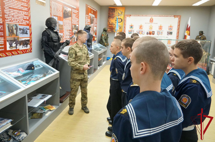 Кадеты из Архангельского морского кадетского корпуса побывали в областном Управлении Росгвардии