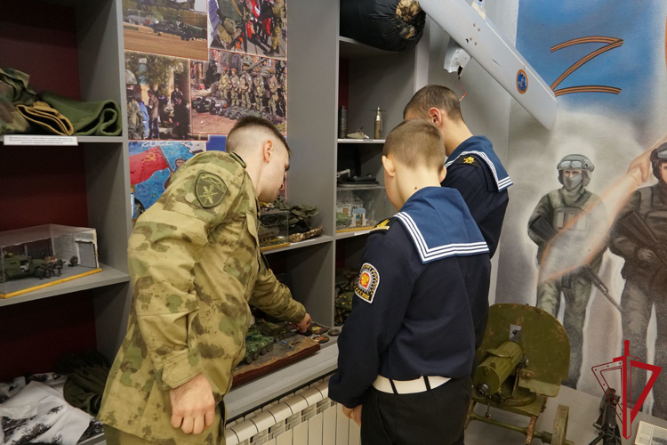 Кадеты из Архангельского морского кадетского корпуса побывали в областном Управлении Росгвардии