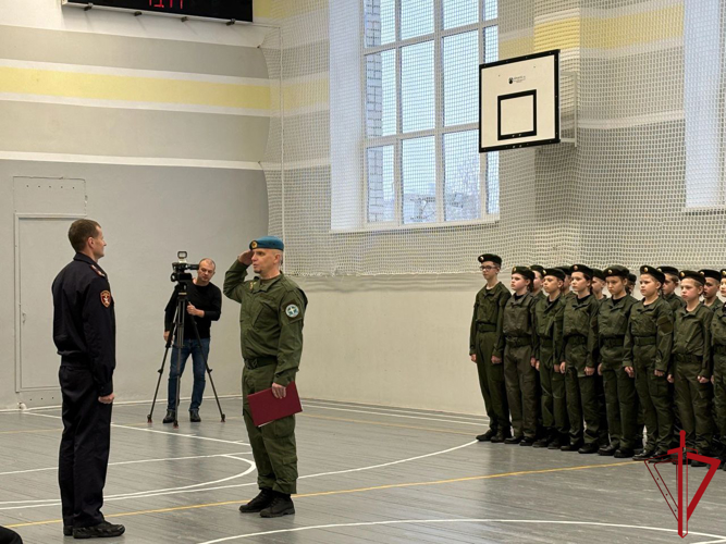 В Коряжме представители Росгвардии приняли присягу у кадет подшефного класса