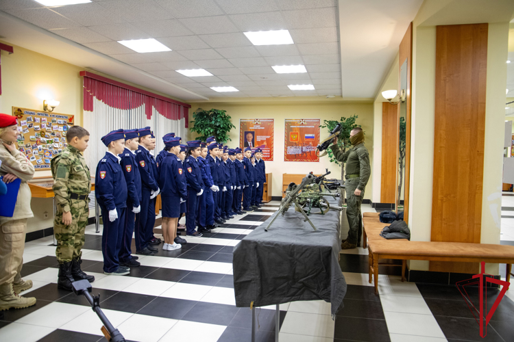 В отряде «Ратник» Росгвардии состоялась торжественная церемония принятия юнармейцев архангельской школы в кадеты