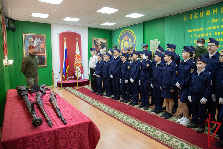 В отряде «Ратник» Росгвардии состоялась торжественная церемония принятия юнармейцев архангельской школы в кадеты