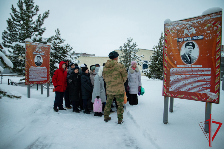 В отряде «Ратник» Росгвардии состоялась торжественная церемония принятия юнармейцев архангельской школы в кадеты