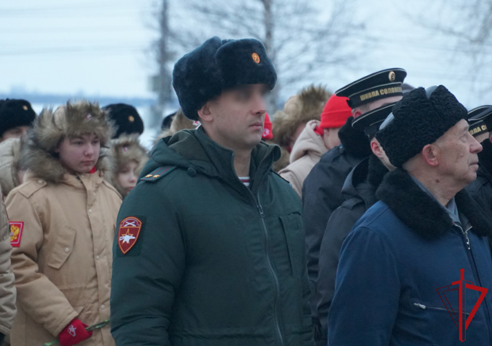 В столице Поморья офицеры Росгвардии приняли участие в памятном мероприятии ко Дню Героев Отечества